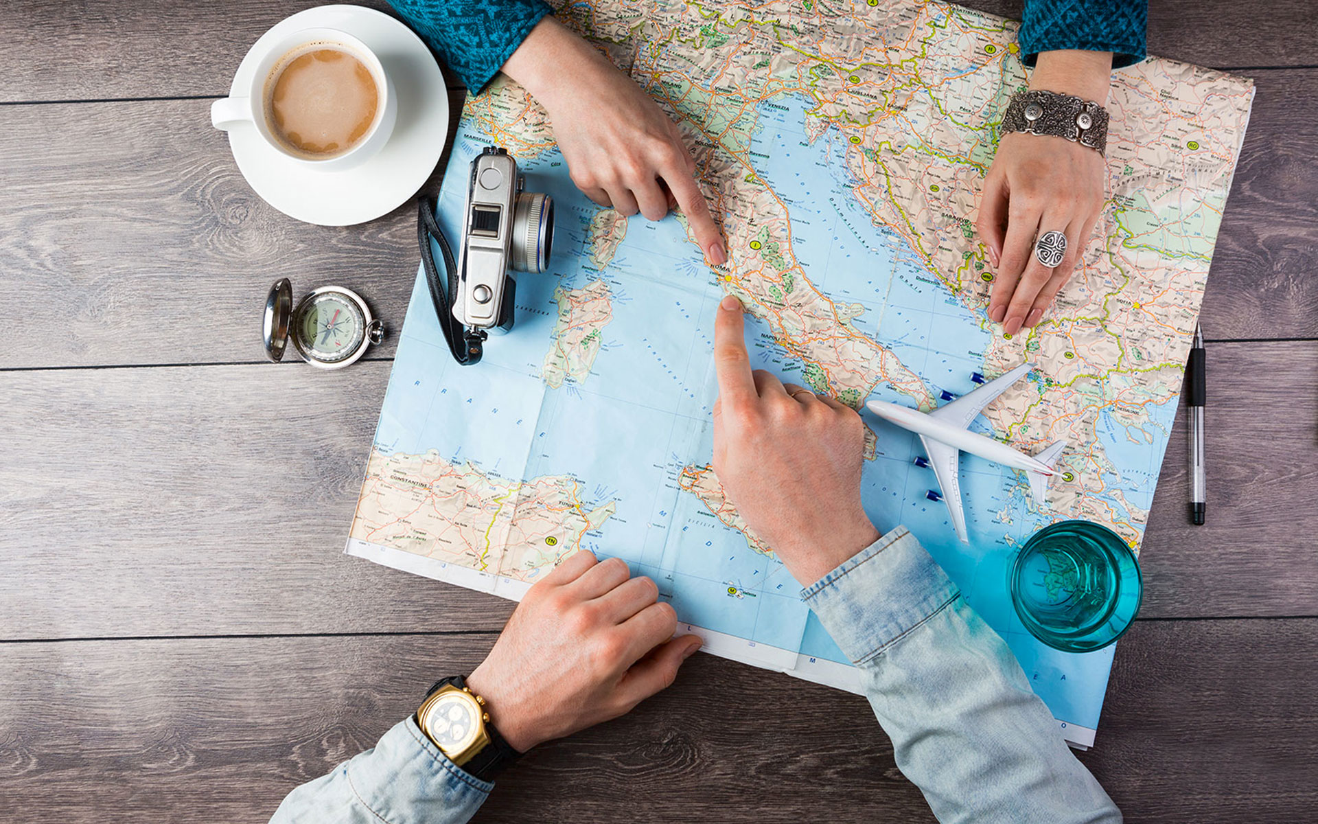 RETIREES1015-family-travel-plans